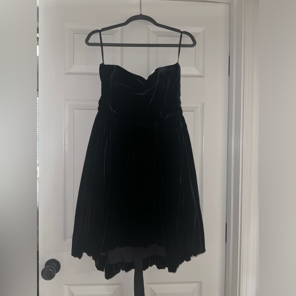 Cara Cara Veronica velvet dress in Black - Picture 8 of 9